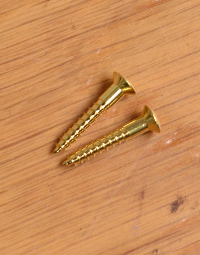 ファブリック（布）雑貨　インテリア雑貨　真鍮製のカーテンフック、ＨＯＬＤ　ＢＡＣＫＳ （ゴールド・Ｒ）。ビスが２本付いています。(u-785R)