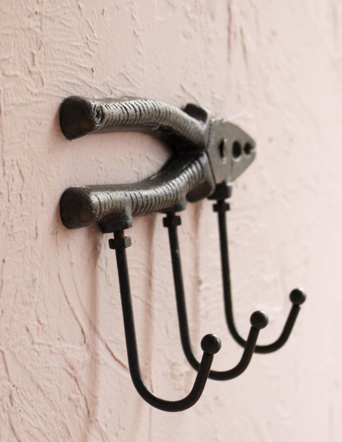 フック・フックボード　住宅用パーツ　アンティーク風　アイアン製ペンチフック208。遊び心が感じられる、見ているだけでわくわくしちゃうデザインです。(u-794)