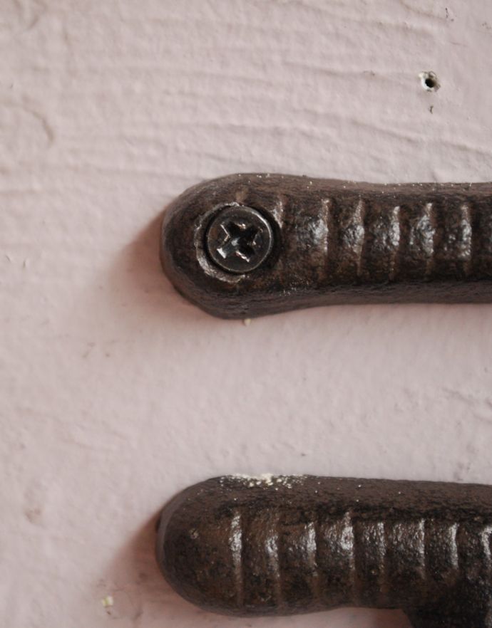 フック・フックボード　住宅用パーツ　アンティーク風　アイアン製ペンチフック208。アンティーク風に仕上げたアイアン製フックです。(u-794)