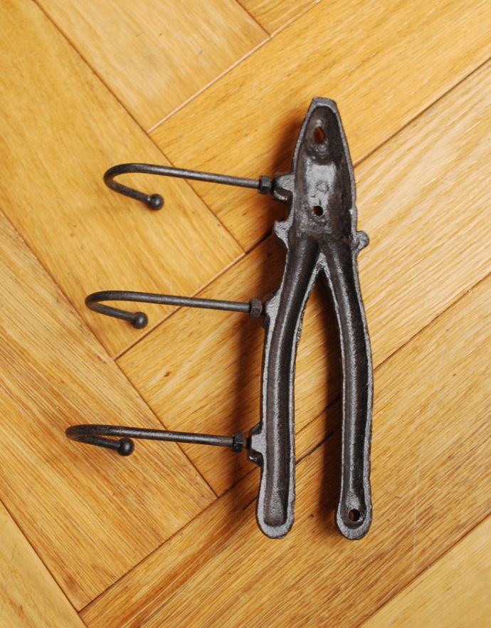 フック・フックボード　住宅用パーツ　アンティーク風　アイアン製ペンチフック208。裏はこんな感じです。(u-794)