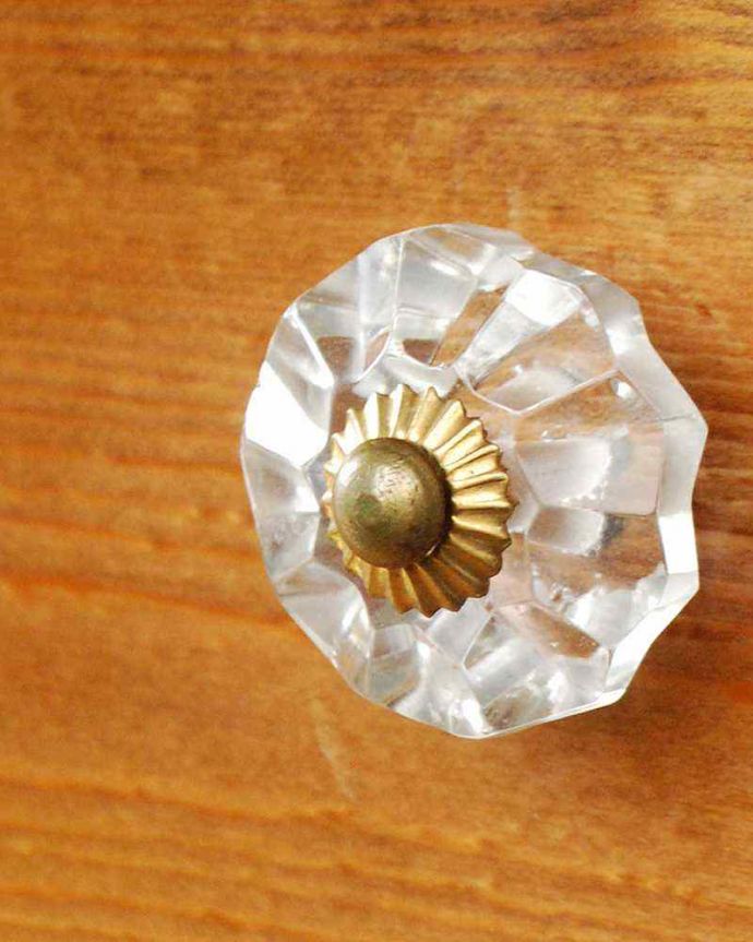 取っ手・ハンドル　住宅用パーツ　毎日使う持ち手をちょっとおしゃれに･･･アンティーク風ガラスノブ。キラッと輝くガラスの取っ手まるで宝石のような形が可愛いんです。(u-841)