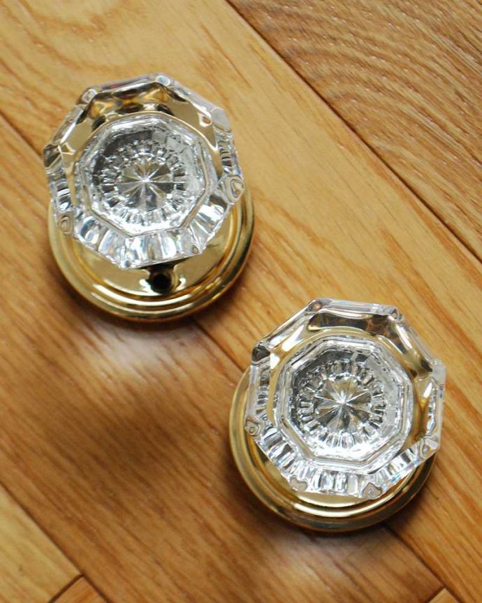 ドアノブ　住宅用パーツ　真鍮×ガラスドアノブ（オクタゴン）、内外用2個セット（ラッチ付）。内外用2個セットでお届けします。(u-843)