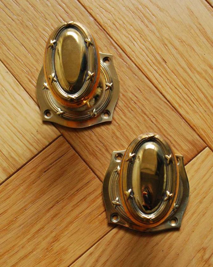 ドアノブ　住宅用パーツ　真鍮製ドアノブオーバル、内外用2個セット（ラッチ付）。内外用2個セットでお届けします。(u-846)