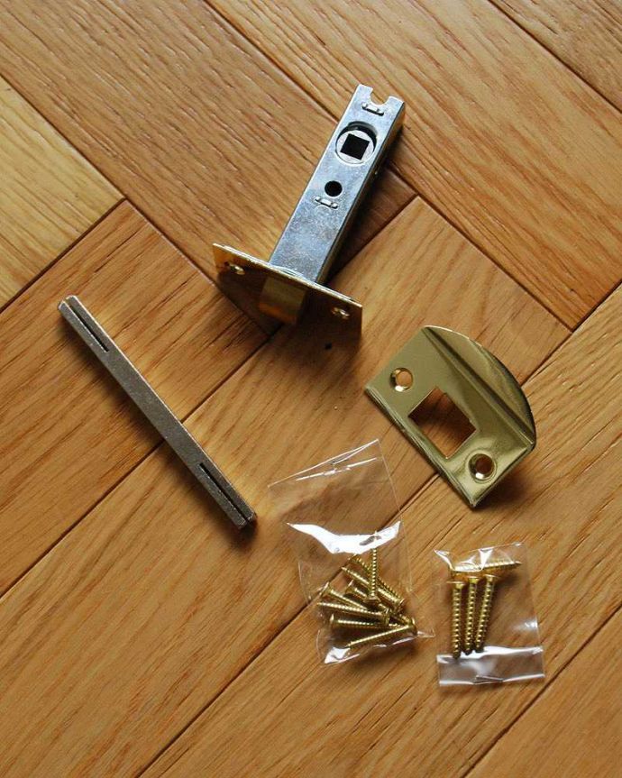 ドアノブ　住宅用パーツ　真鍮製ドアノブオーバル、内外用2個セット（ラッチ付）。※ラッチボルト、ストライク金具、取付ビスをセットでお届けします。(u-846)