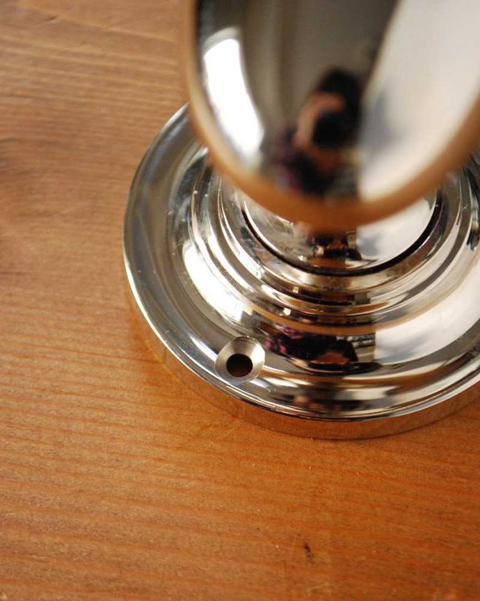 ドアノブ　住宅用パーツ　シンプルなデザインの真鍮ドアノブ（ドアの取っ手）（ラッチ付）。手軽に取り付けられます。(u-850)