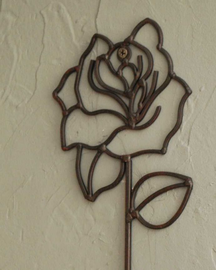 フック・フックボード　住宅用パーツ　お洒落に便利に使えるアイアンローズフック（シングル）。遊び心あふれるオシャレなデザインパッと目を惹く個性的なデザインのオシャレなフック。(u-878)