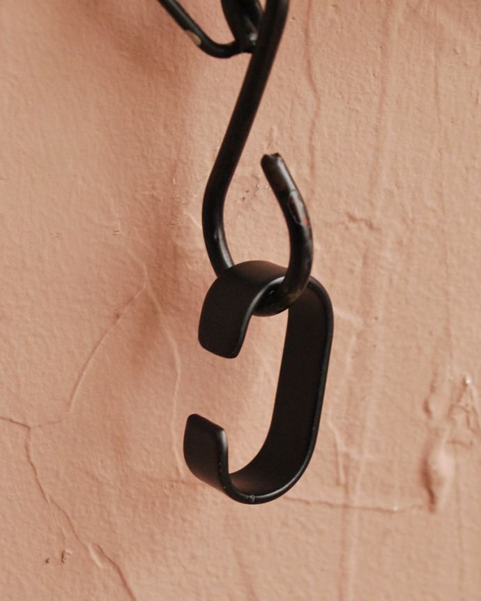 フック　住宅用パーツ　おしゃれなフック、アイアン製のどこでも使えるＣフック。どこに引っ掛けてもＯＫアイアンで出来た重厚な雰囲気のCフック。(u-883)