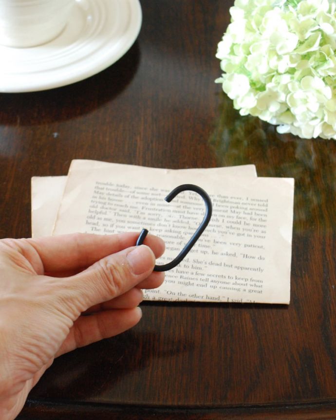 フック・フックボード　住宅用パーツ　おしゃれなフック、アイアン製のどこでも使えるＣフック　大きさはこれくらいしっかり厚みのあるアイアン製です。(u-886)