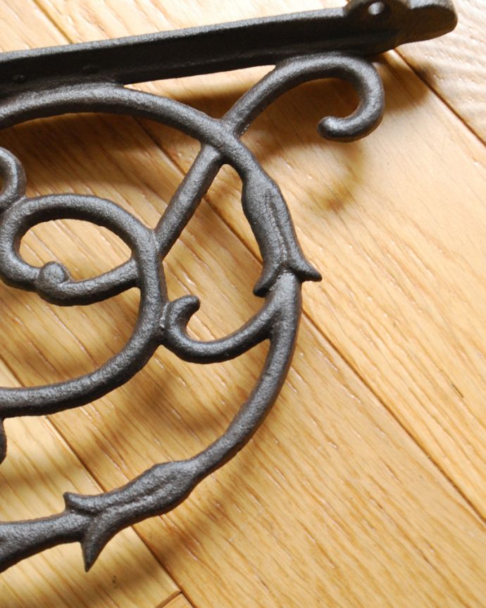 棚受け（シェルフ）　住宅用パーツ　アンティーク風アイアン棚受け（22cm）ビスなし。シンプルなデザインでは物足りないあなたにピッタリなシェルフ。(u-971)