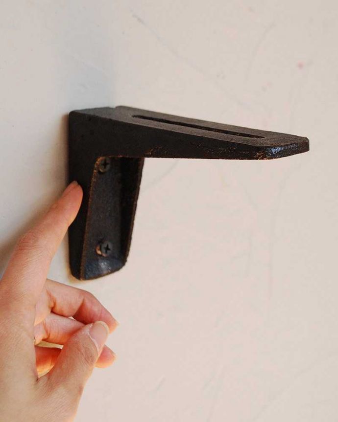 アイアン製のおしゃれな棚受け