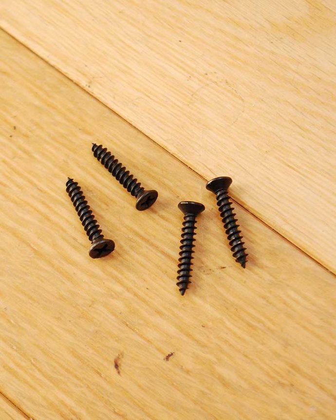 棚受けのビス