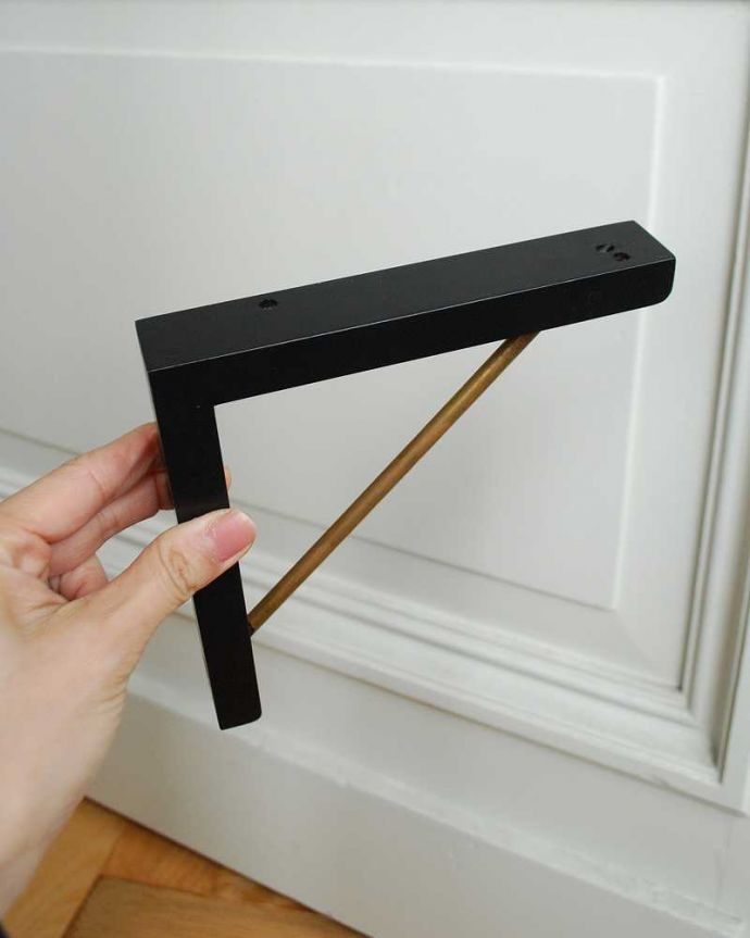 天然木と真鍮製のおしゃれな棚受け