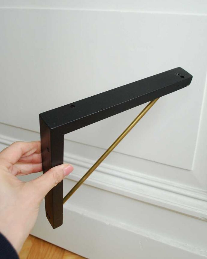 天然木と真鍮製のおしゃれな棚受け