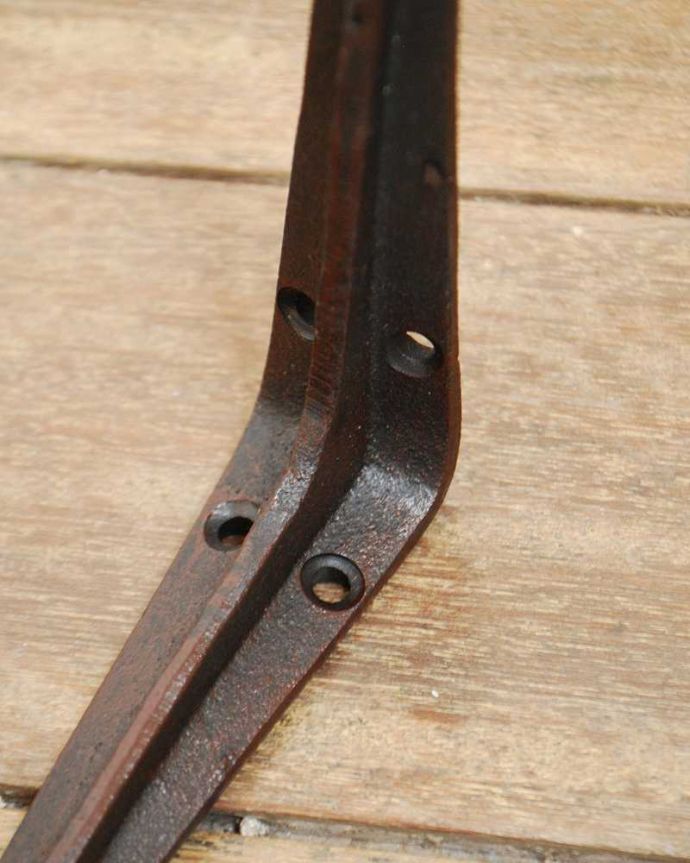 アンティーク調に仕上げた棚受け