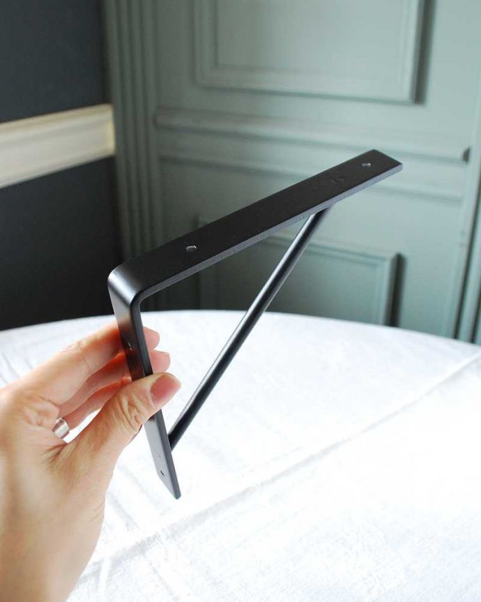 アイアン製のおしゃれな棚受け