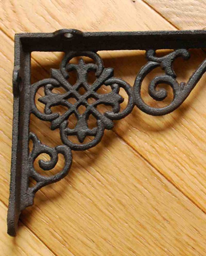 アンティーク風に仕上げた棚受け