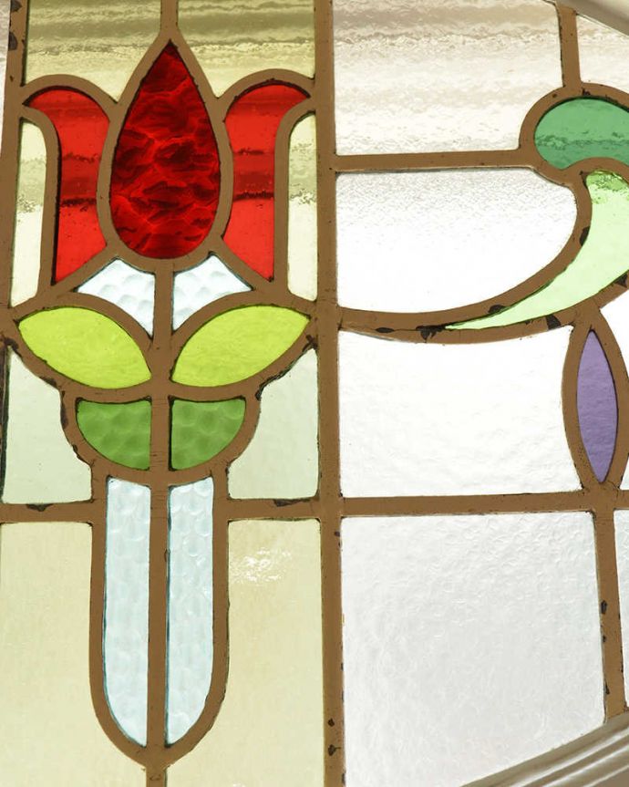 ドア・ゲート　アンティーク家具　真っ赤なチューリップが美しいステンドグラス入りのアンティークドア。アンティークだけが持つ美しさアンティークのステンドグラスは現代のものと成分が違うので輝き方も違います。(WN-0056)