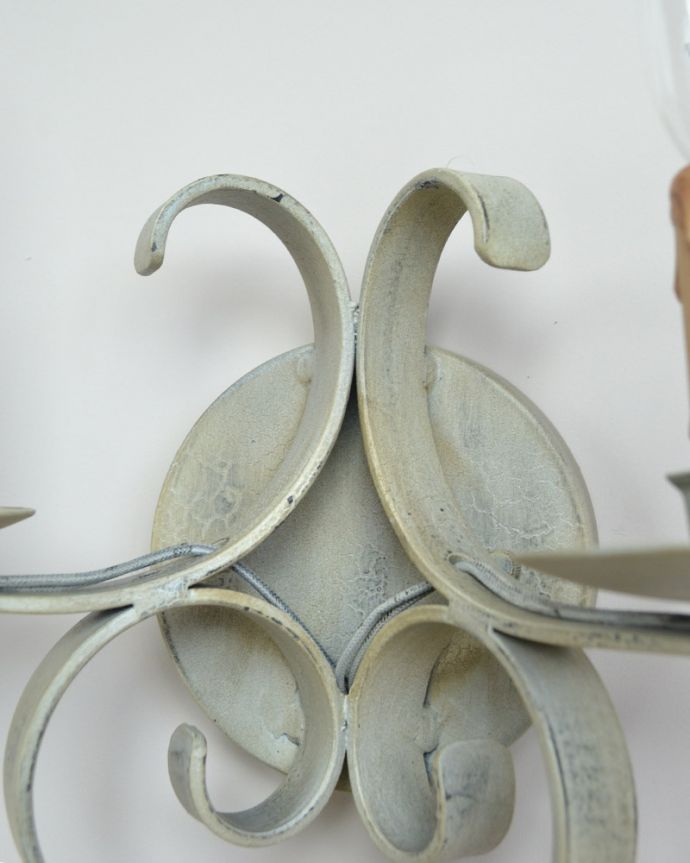 Handleオリジナル 照明・ライティング Handleオリジナル ウォールブラケット(コトン・ホワイト・E17シャンデリア球2個付き)。配線もキレイです壁に取り付けする部分も素敵に仕上げました。(WR-006)