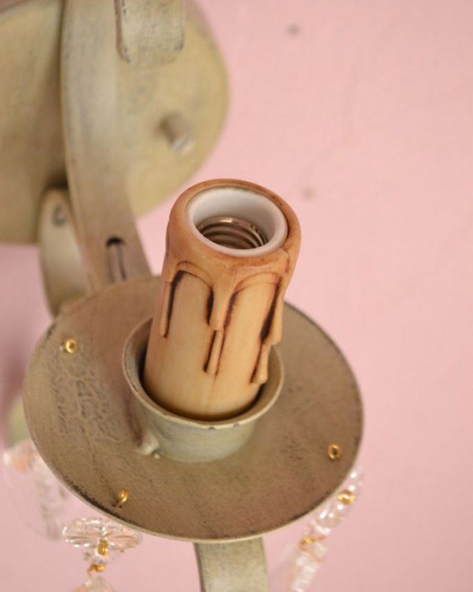 Handleオリジナル　照明・ライティング　Handleオリジナル ウォールブラケット(コトン・ホワイト・ビーズ・E17シャンデリア球1個付き)。究極のアンティーク仕上げ鍛造で叩いた跡を残したハンマートーン。(WR-007-1)