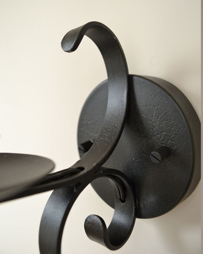 Handleオリジナル 照明・ライティング Handleオリジナル ウォールブラケット(コトン・ブラック・E17シャンデリア球1個付き)。配線もキレイです壁に取り付けする部分も素敵に仕上げました。(WR-008)