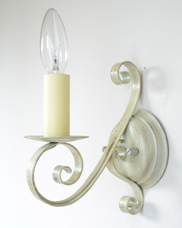 アイアンの壁付け照明