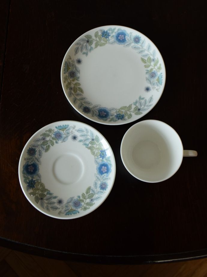 英国アンティークのおしゃれな食器
