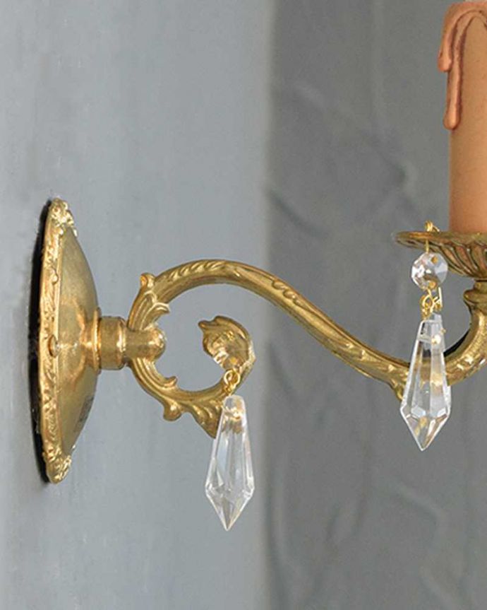 Handleオリジナル　照明・ライティング　Handleオリジナルの壁付けシャンデリア（Ｅ17シャンデリア球付）。横から見たデザインも美しい･･･どんなお部屋もゴージャスな雰囲気に魅せてくれる優雅で美しいヨーロッパのデザインが自慢です。(wr-004-o)