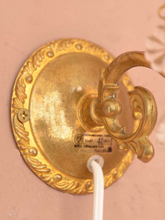 壁付け照明の土台部分