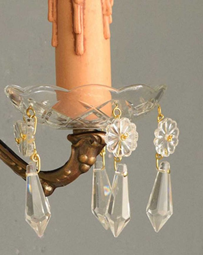 Handleオリジナル 照明・ライティング Handleオリジナルの壁付けシャンデリアG(アンティーク色・E17シャンデリア球付)。1つ1つ手作りしていますシェードはアンティークと同じように、細い真鍮のピンを曲げて、一つ一つガラスのパーツを手作業で取り付けています。(wr-029-o)