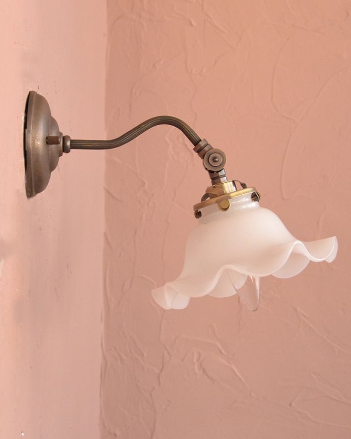 壁付け照明の側面