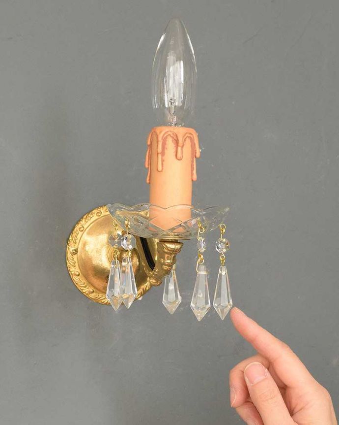 Handleオリジナル 照明・ライティング Handleオリジナルの壁付けシャンデリアG(E17シャンデリア球付)。キラキラ輝く本物の輝きヨーロッパから取り寄せた真鍮のパーツを組み合わせて作ったHandleオリジナルの壁付けブラケットに、ガラスのビーズを組み合わせました。(wr-051-o)