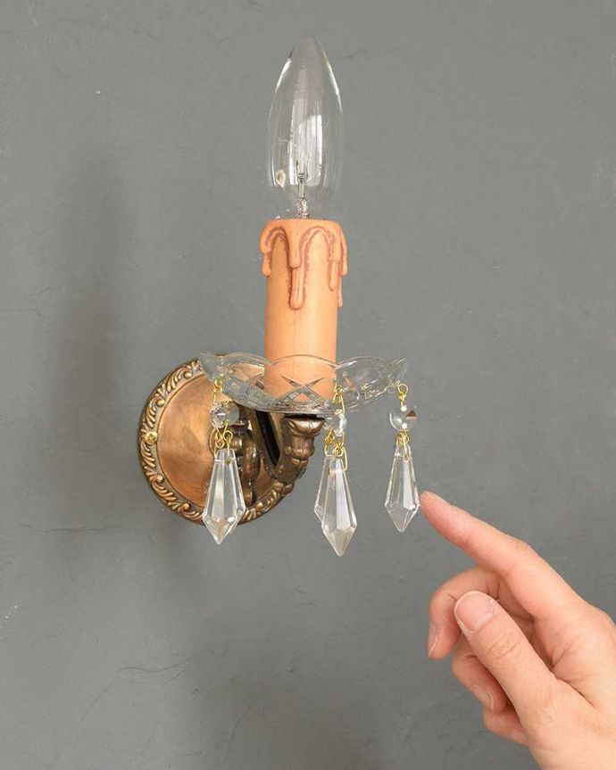 Handleオリジナル 照明・ライティング Handleオリジナルの壁付けシャンデリアG(アンティーク色・E17シャンデリア球付)。キラキラ輝く本物の輝きヨーロッパから取り寄せた真鍮のパーツを組み合わせて作ったHandleオリジナルの壁付けブラケットに、ガラスのお皿×ビーズのプチシャンデリアを組み合わせました。(wr-052-o)