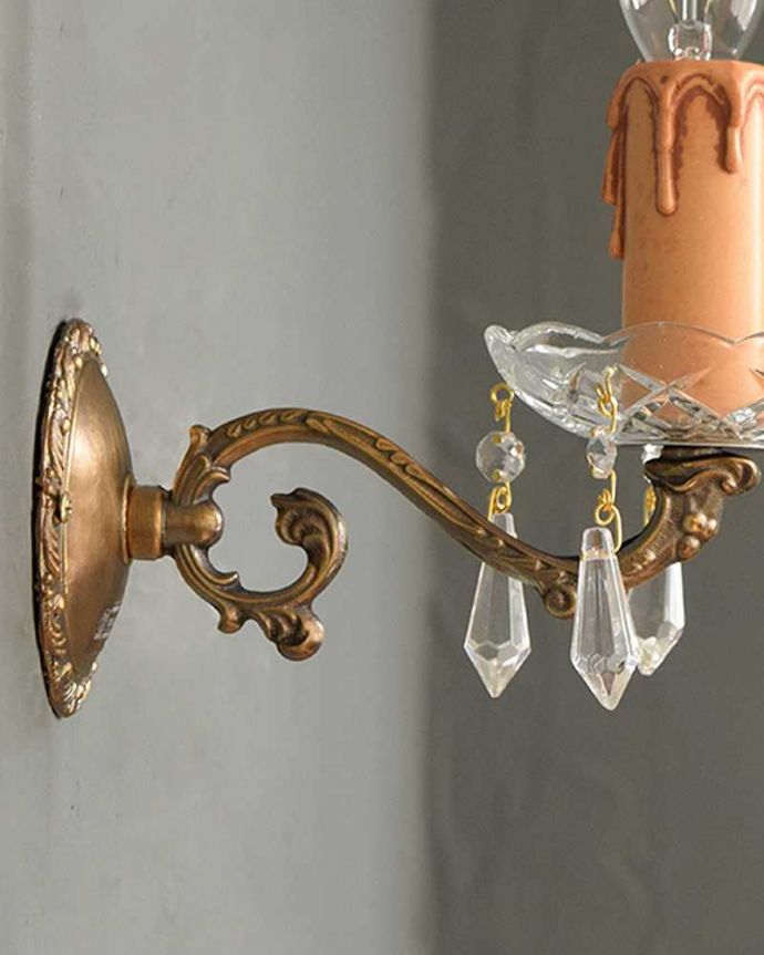 Handleオリジナル 照明・ライティング Handleオリジナルの壁付けシャンデリアG(アンティーク色・E17シャンデリア球付)。横から見たデザインも美しい・・・どんなお部屋もゴージャスな雰囲気に魅せてくれる優雅で美しいヨーロッパのデザインが自慢です。(wr-052-o)