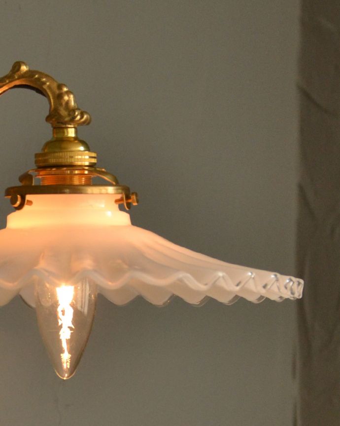 Handleオリジナル　照明・ライティング　Handleオリジナルの真鍮壁付けブラケット（Ｅ17シャンデリア球・ギャラリーＡ付）。LEDも使えます口金は日本球仕様のE17型、100Wまで対応しています。(wr-067-o)