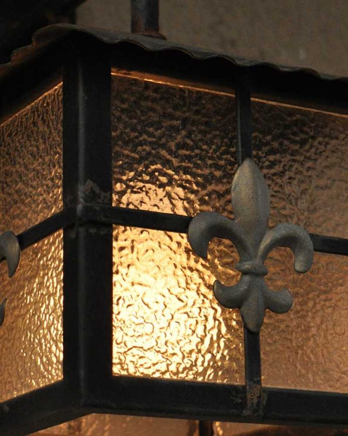 Handleオリジナル　照明・ライティング　オシャレに玄関を照らしてくれるHandleオリジナルのアンティーク風 外灯（E26球付）。アンティーク風のガラスからの灯りガラス選びにも時間をかけてこだわりました。(wr-074-o)