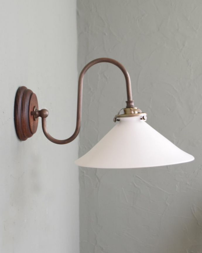 壁付け照明の側面