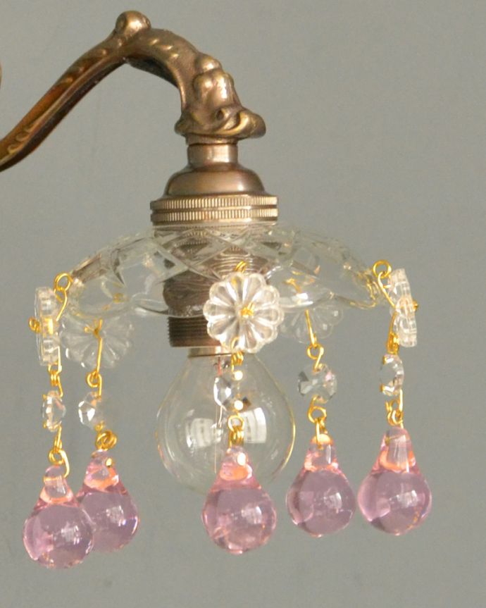 Handleオリジナル　照明・ライティング　Handleオリジナルガラス皿のウォールシャンデリアB（アンティーク色・丸球付・ギャラリーなし）。1つ1つ手作りしていますシェードはアンティークと同じように、細い真鍮のピンを曲げて、一つ一つガラスのパーツを手作業で取り付けています。(wr-091a-o)