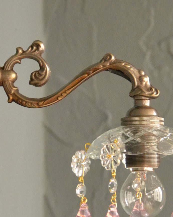 Handleオリジナル　照明・ライティング　Handleオリジナルガラス皿のウォールシャンデリアB（アンティーク色・丸球付・ギャラリーなし）。横から見たデザインも美しい･･･どんなお部屋もゴージャスな雰囲気に魅せてくれる優雅で美しいヨーロッパのデザインが自慢です。(wr-091a-o)