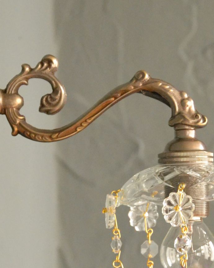 Handleオリジナル 照明・ライティング Handleオリジナルガラス皿のウォールシャンデリアC(アンティーク色・丸球付・ギャラリーなし)。横から見たデザインも美しい・・・どんなお部屋もゴージャスな雰囲気に魅せてくれる優雅で美しいヨーロッパのデザインが自慢です。(wr-092a-o)