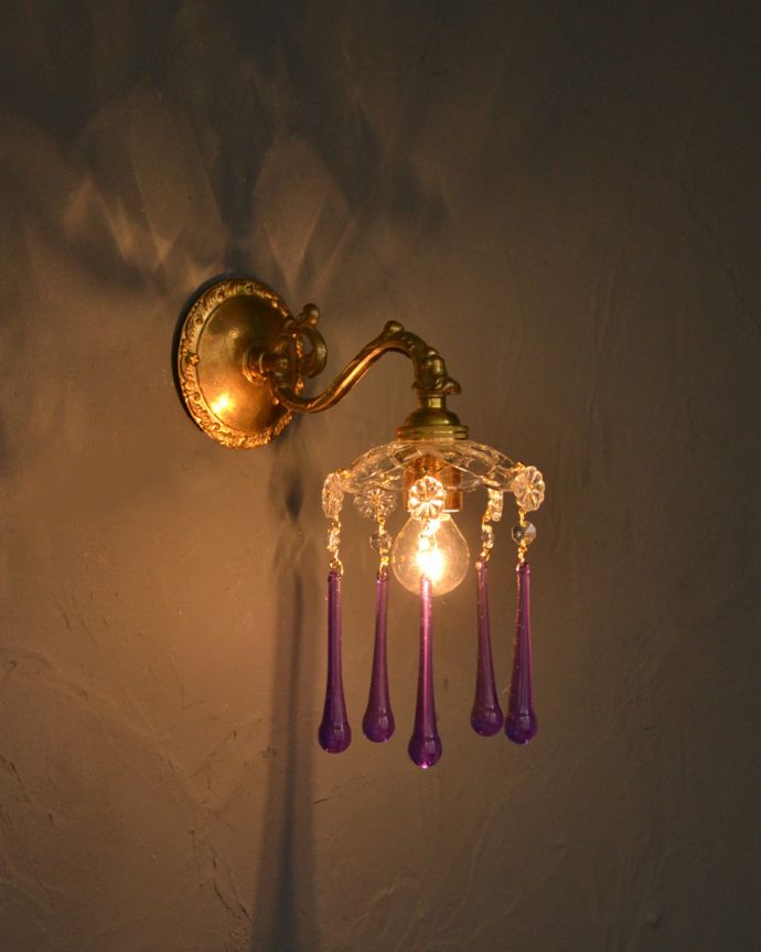 Handleオリジナル　照明・ライティング　Handleオリジナルガラス皿のウォールシャンデリアE(丸球付・ギャラリーなし）。夜が楽しみになる壁からの灯り点灯した時に壁に映るドラマティックな光の陰影を楽しむことが出来ます。(wr-094g-o)