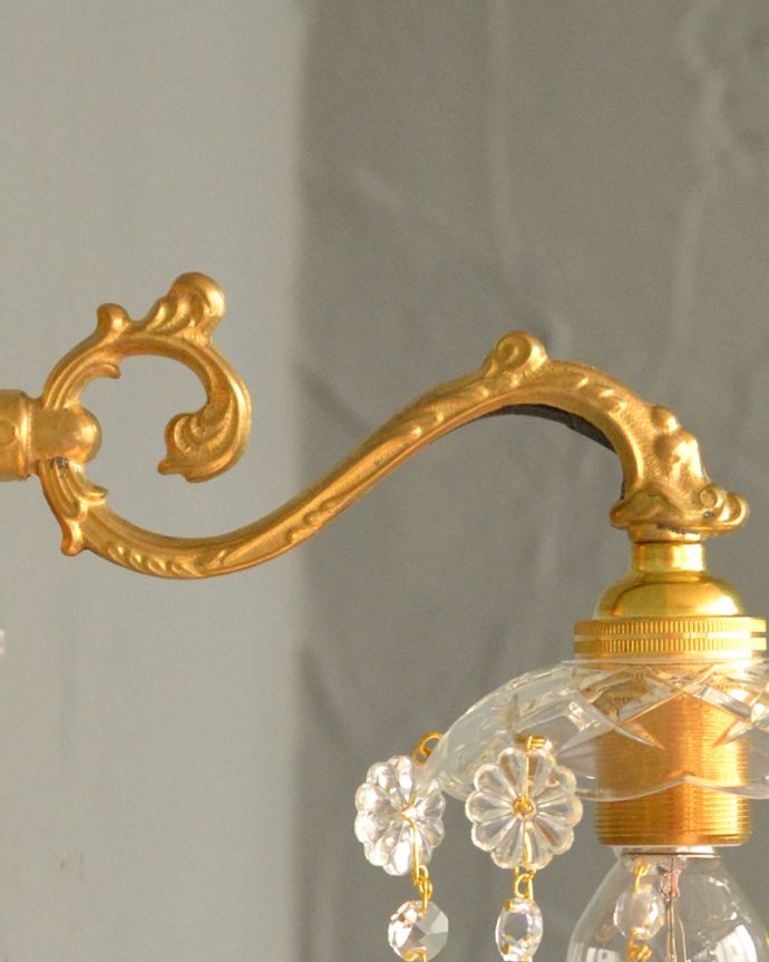 Handleオリジナル　照明・ライティング　Handleオリジナルガラス皿のウォールシャンデリアE(丸球付・ギャラリーなし）。横から見たデザインも美しい･･･どんなお部屋もゴージャスな雰囲気に魅せてくれる優雅で美しいヨーロッパのデザインが自慢です。(wr-094g-o)