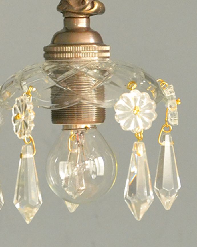 Handleオリジナル 照明・ライティング Handleオリジナルガラス皿のウォールシャンデリアG(アンティーク色・丸球付・ギャラリーなし)。1つ1つ手作りしていますシェードはアンティークと同じように、細い真鍮のピンを曲げて、一つ一つガラスのパーツを手作業で取り付けています。(wr-096a-o)