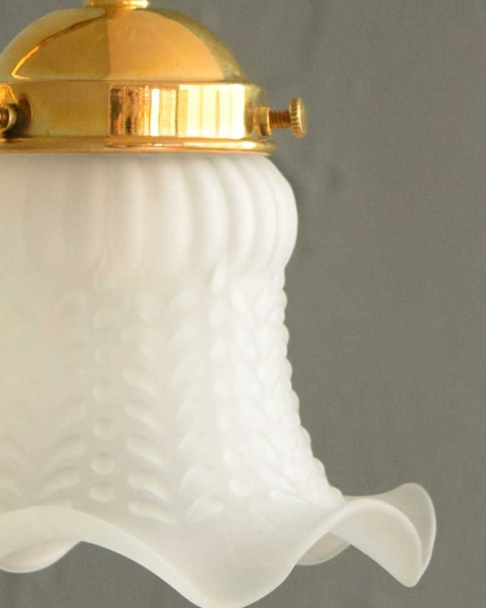 壁付けブラケット　照明・ライティング　お花のガラスシェードとシンプルなゴールドの土台のアンティーク風のウォールブラケット。。(wr-114)