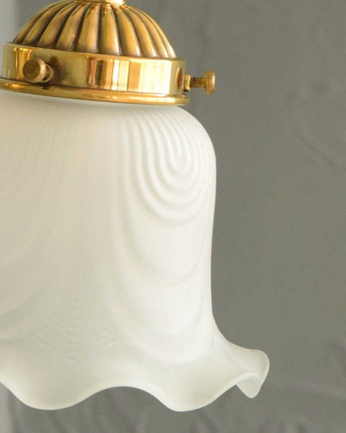 壁付けブラケット　照明・ライティング　お花のガラスシェードとキラッと輝く土台がオシャレなアンティーク風のウォールブラケット。。(wr-115)