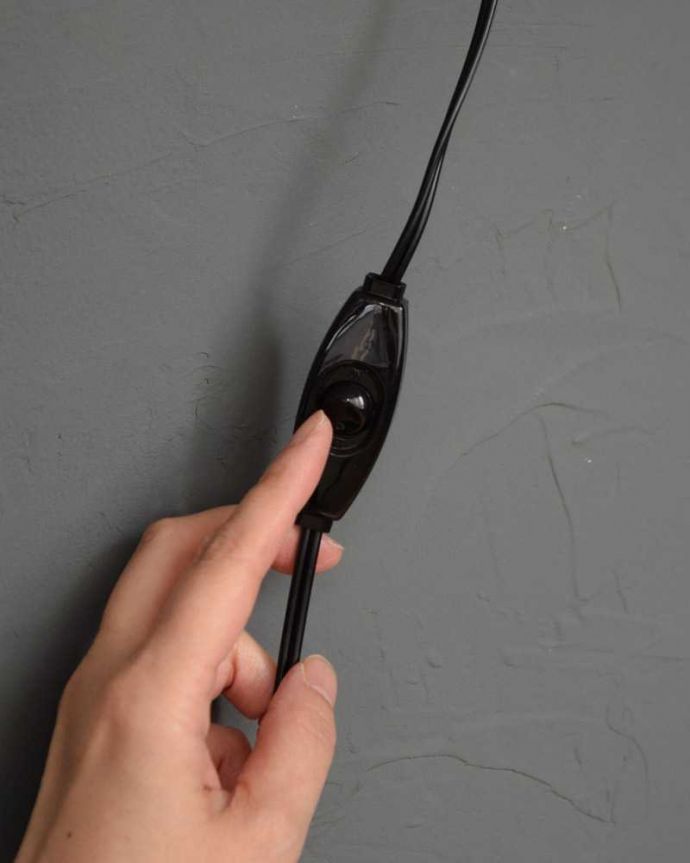 壁付けブラケット　照明・ライティング　壁からオシャレにお部屋を照らす、スッキリとカッコいいウォールブラケット。スイッチON手元でカンタンに切り替え出来るスイッチ付きです。(wr-116)