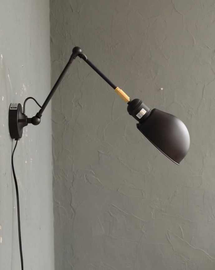 壁付けブラケット　照明・ライティング　壁からオシャレにお部屋を照らす、スッキリとカッコいいウォールブラケット。角度調整もOKカンタンに角度を変えることが出来るので、とっても便利に使えます。(wr-116)