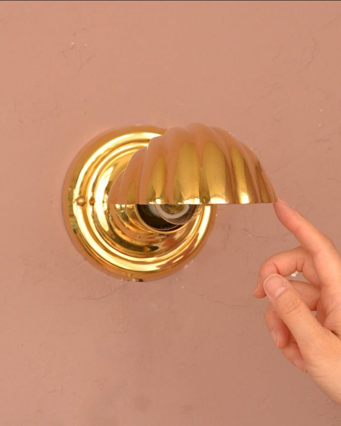 アンティーク調の照明、壁付けブラケット