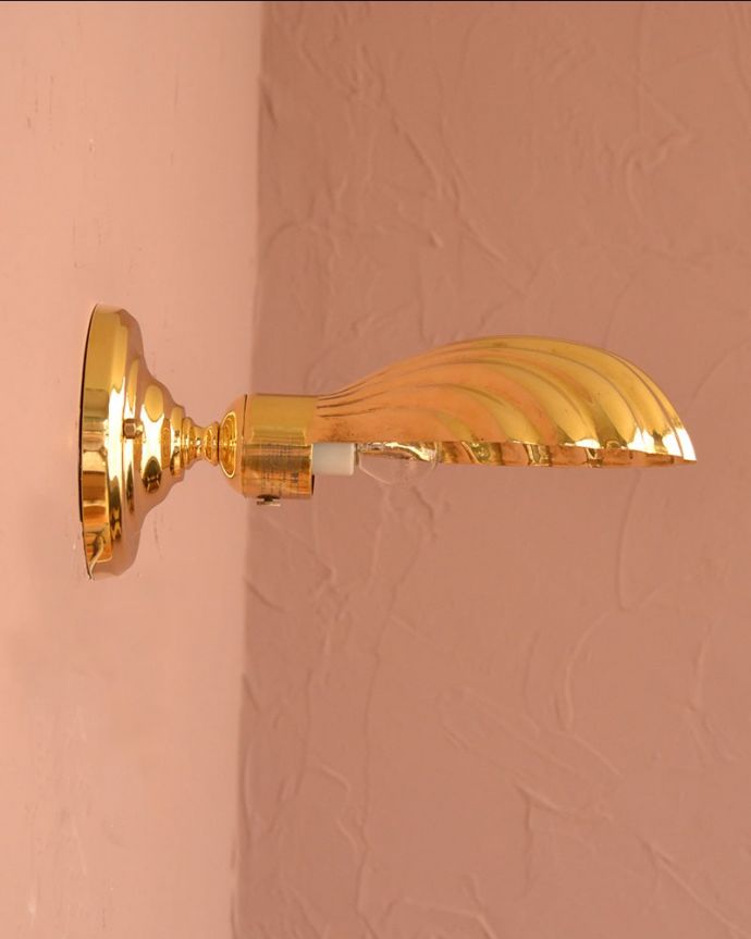 壁付けシャンデリアの側面