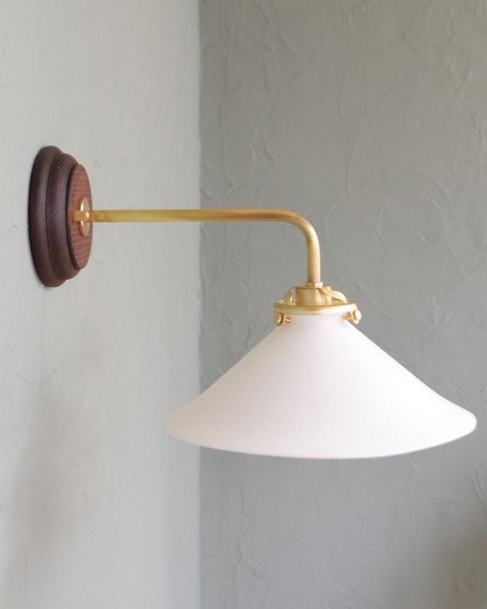 壁付け照明の側面