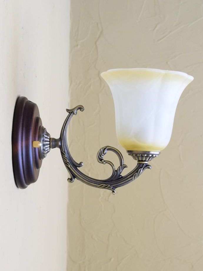 壁付けブラケットの側面